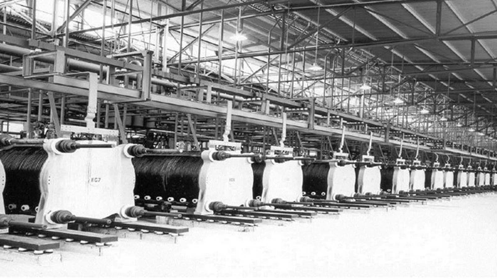 Historická fotografie elektrolyzérů v závodě Yara Glomfjord